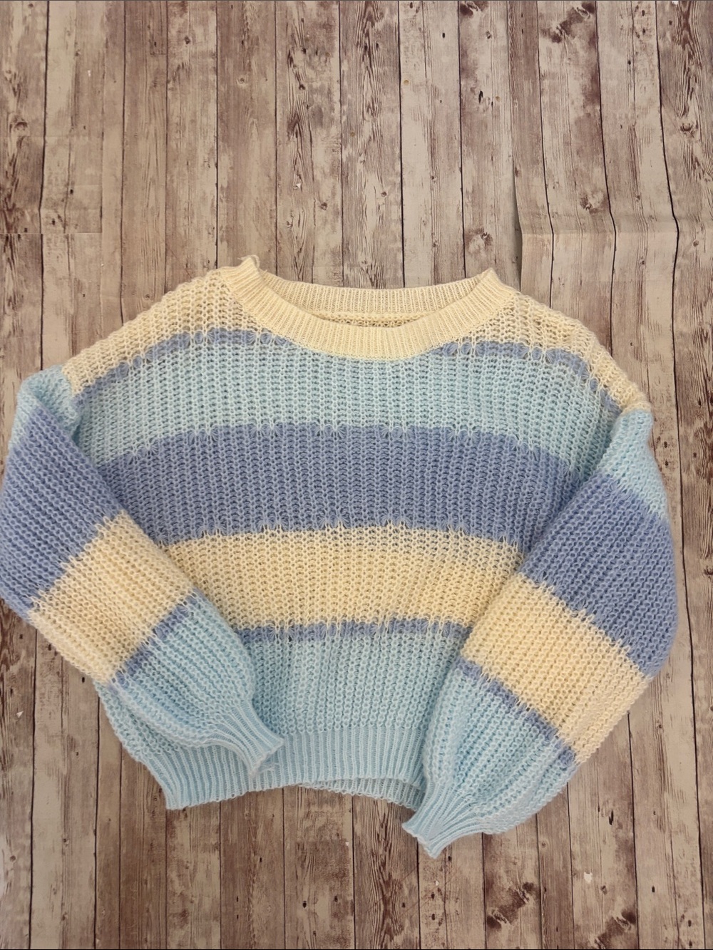 Cozy Pastel Stripe Cropped Sweater - Cream & Light Blue